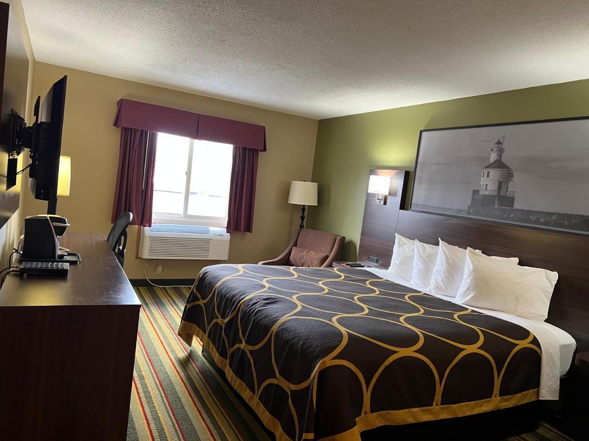 Super 8 By Wyndham Superior Wi Hotel Kültér fotó